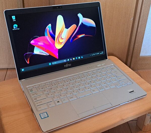 富士通ノートパソコン LIFEBOOK SH75/B1 8G 240SSD 白