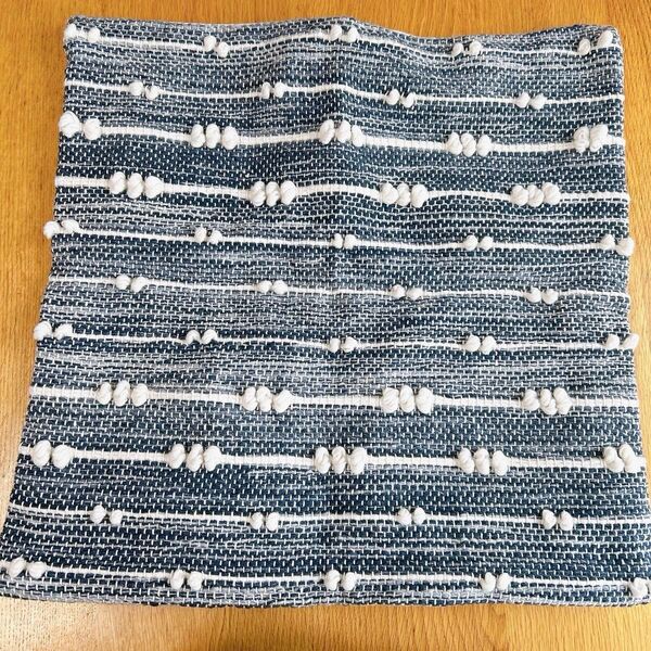 Woven Virtues 装飾クッションカバー、手織り、豪華でおしゃれな 1 枚、45 x 45 cm ブルーとホワイト