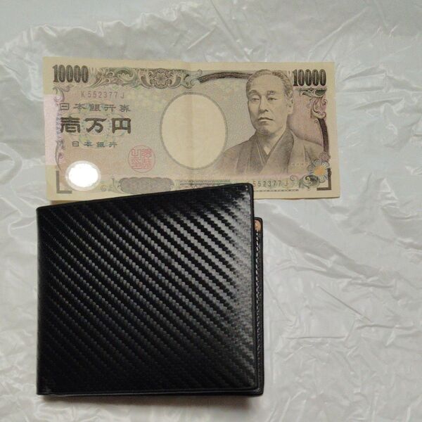 メンズ2つ折り財布カーボン(ほぼ新品)今週末までの特別値下げ!!