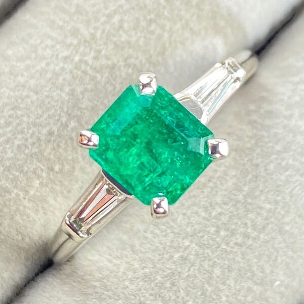 【24-13】エメラルド ダイヤモンド リング E1.25ct