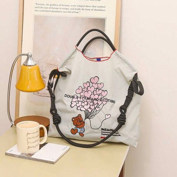 新品 ハート くまちゃん刺繍 軽量 エコバッグ ナイロン Mサイズ ショルダーストラップ付き ライトグレー