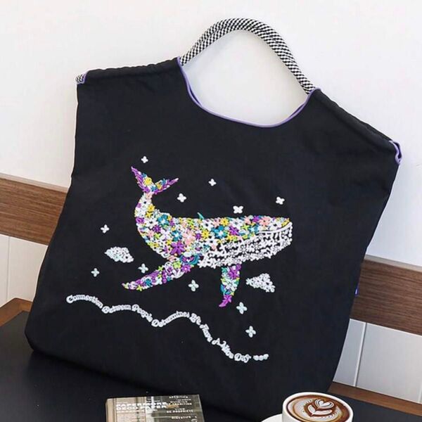 新品 フラワー くじら 刺繍 軽量 エコバッグ ナイロン Mサイズ ブラック