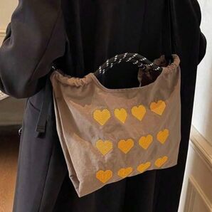 新品 ハート 刺繍 ナイロン ショルダーストラップ付き バッグ ブラウン E