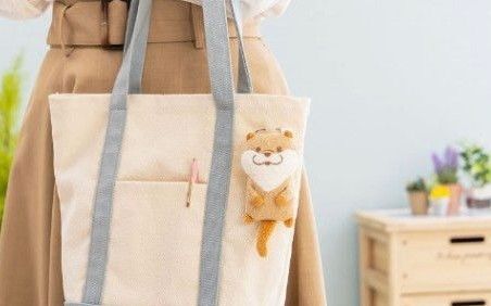 可愛い嘘のカワウソ ほわもこ ぬいぐるみバッジ
