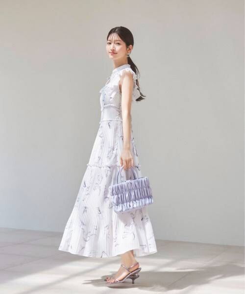 大人気完売 新品 SNIDEL Sustainableプリントプリーツワンピース L オフホワイト キャミ付 スナイデル サイズ2