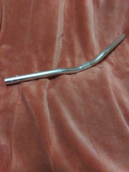※※※未使用品※※※MTB ピスト ライザーバー ハンドル アルミ製 540mm幅 クランプ径25.4mm 握り径22mm
