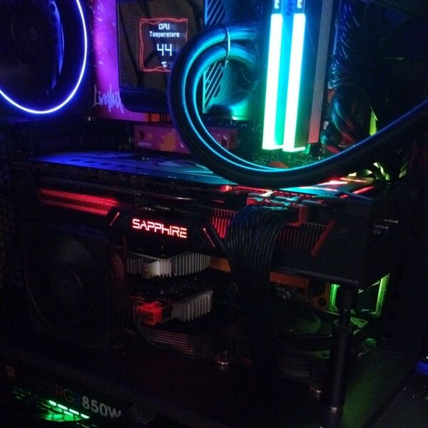 SAPPHIRE NITRO+ RX VEGA64 8G HBM