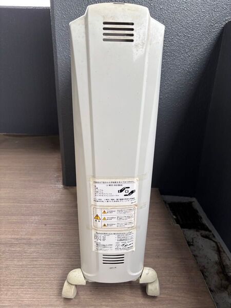 デロンギオイルヒーターD091549EF 約10年以上前に購入し動作は良好。使用感無い逸品です。返品無しでご購入希望の方