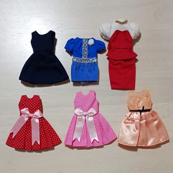 22cmドール(リカちゃん)のワンピース 6着セット★タカラトミー製(VERYコラボ)1着+リトルファクトリー製5着★中古美品