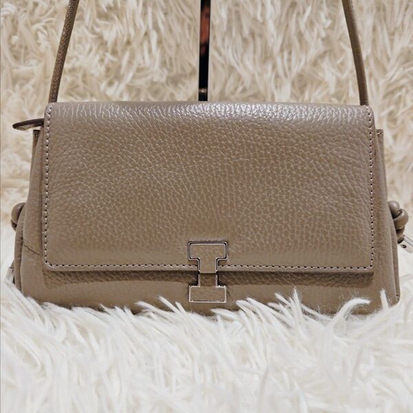 美品 IACUCCI イアクッチ ショルダーウォレット ショルダーバッグ