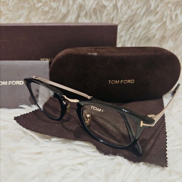 美品 TOM FORD トムフォードTF5466 メガネ 伊達メガネ 黒