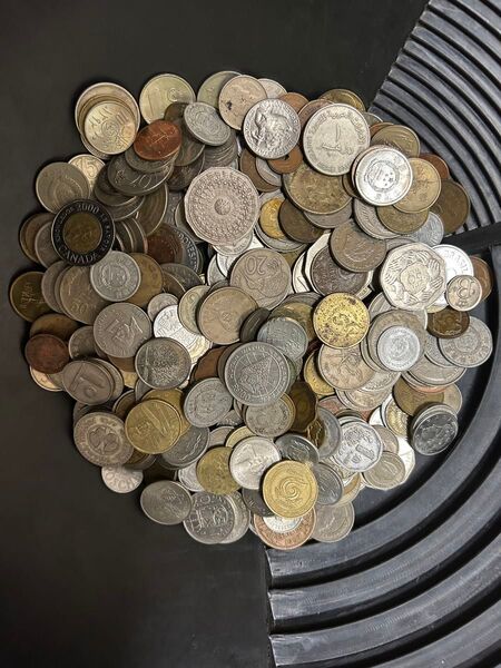 外国コイン約1.8kgまとめ 記念硬貨10枚入り