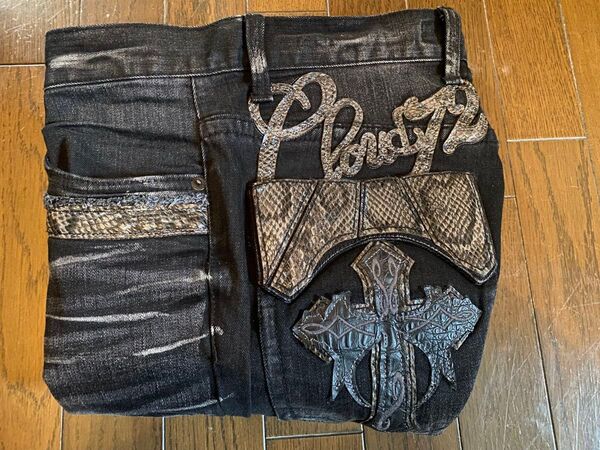 ストレッチクラッシュダメージ加工デニムジーンズパンツCLOUD72テーパードパイソン十字架 CROSS刺繍ブラック定価13000円