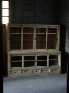 古い白ペンキの無垢材分割式木製ガラス棚 / 古家具 古道具 古物 食器棚 箪笥 水屋