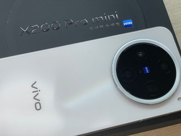 【極美品】vivo X200 Pro mini ホワイト 12GB+256GB 付属品完備+ケースおまけつき