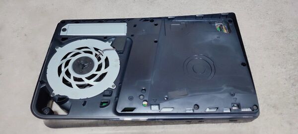 新型 PS5 CFI-2000A01 本体 ディスクドライブなし