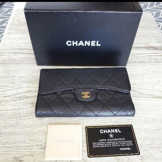 CHANEL シャネル マトラッセ キャビアスキン ココマーク 長財布