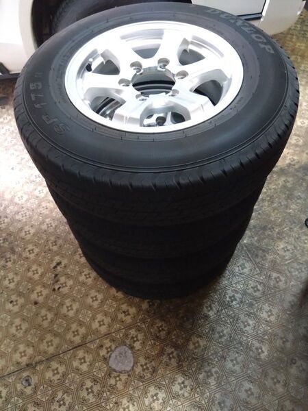 社外アルミ メーカー不明 15×6JJ 6穴 139.7 DUNLOP SP175N 195/80R15 4本セット