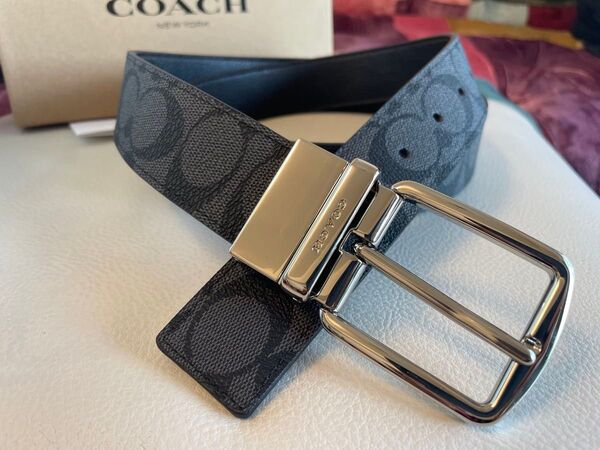 新品COACHコーチシグネチャーフリーサイズリバーシブルベルトギフト箱付き