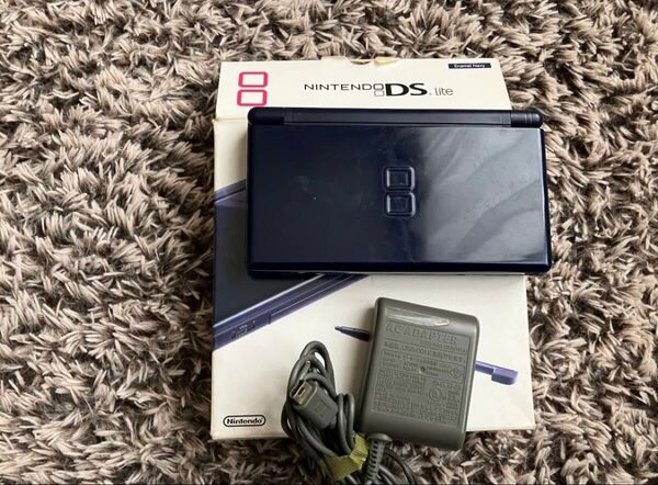 NINTENDO/任天堂 ニンテンドーDS Lite エナメルネイビー USG-001 初期化済み 充電器 タッチペン 外箱付