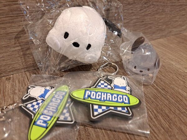 【ポチャッコ】サンリオ ファッションリング ジュエルクリア はぴだんぶい Y2K風 ラバーキーホルダー つかまり ぬいぐるみバッジ