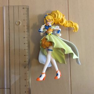 HUGっとプリキュアのフィギア キュアソレイユ