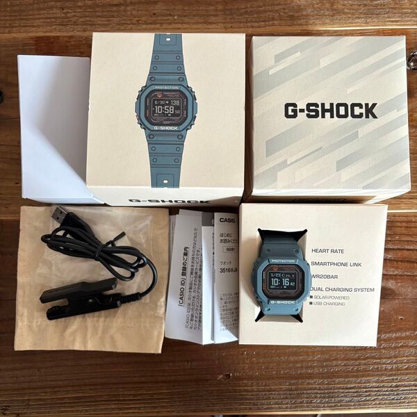 美品 DW-H5600-2JR G-SHOCK G-SQUAD 5600