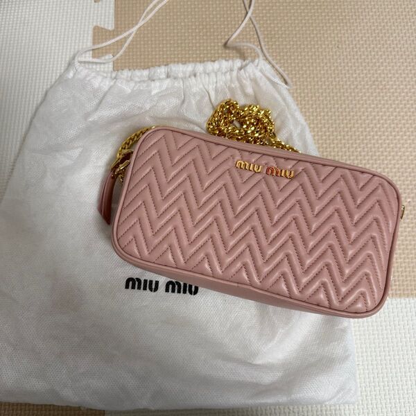 〈極美品〉MIUMIU ミュウミュウ ショルダーバッグ 5DH039 ピンク