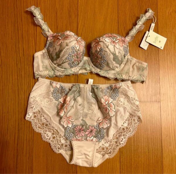 ワコール トレフル ブラジャーとショーツのセットアップ