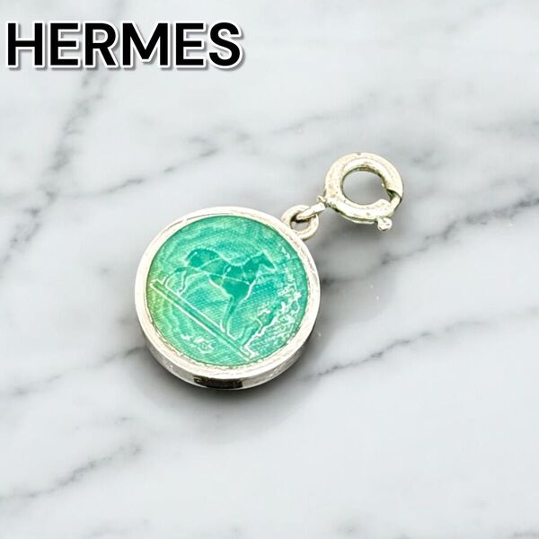 HERMES エルメス コロゾ ペンダントトップ シルバーカラー グリーン系 ネックレス トップ チャーム アクセサリー