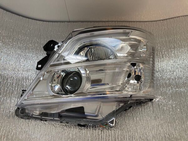 現行型キャラバン 純正LEDヘッドライト 助手席側