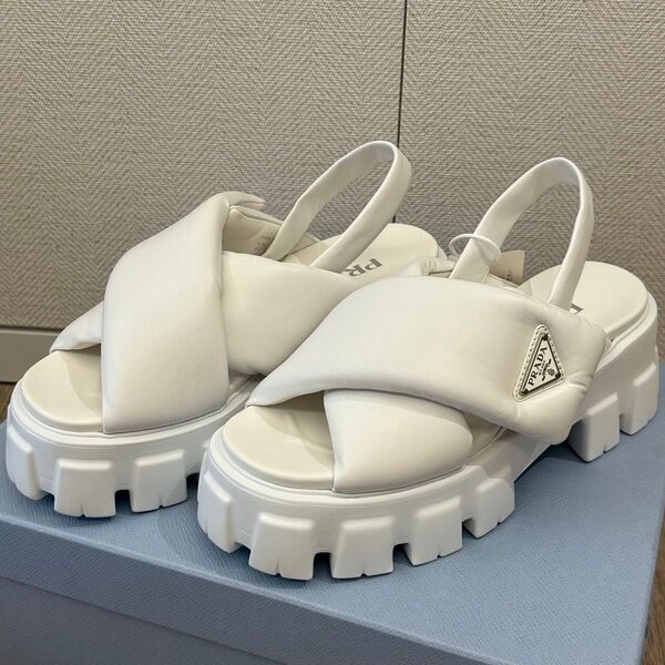 【新品】 PRADA プラダ モノリス レザー サンダル 白