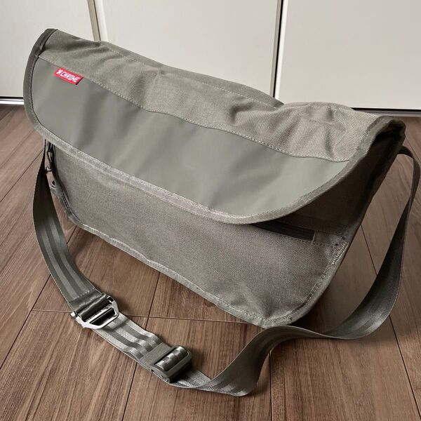 美品★ CHROME クローム メッセンジャーバッグ