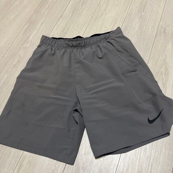 【美品】NIKE ハーフパンツ グレー メンズ トレーニング ランニング サイズL メンズ
