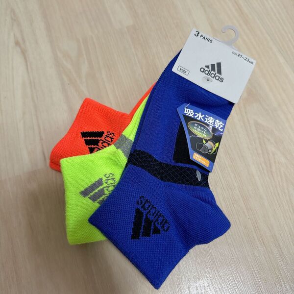 新品adidasキッズショート丈ソックス21-23cm吸水速乾3足セット 靴下 アディダス ショートソックス ソックスadidas