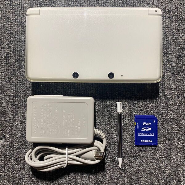 ニンテンドー3DS ピュアホワイト 充電器付き
