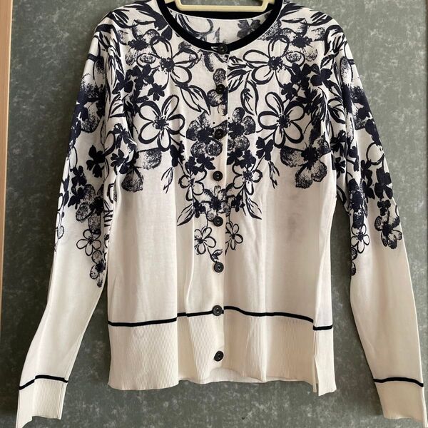 danaparis花柄カーディガン 白紺 トップス