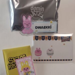 SKZOO トゥエッキ ランダム アクリルステッカー・ネームバッヂ 購入特典カード