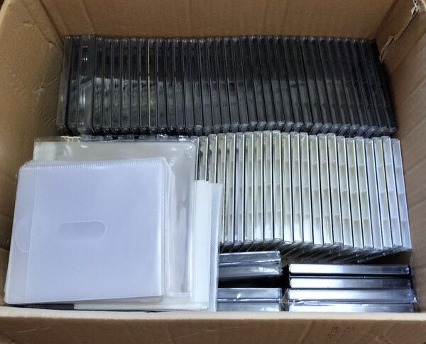 しっかり目のCDケース 状態良好 白黒 オマケ