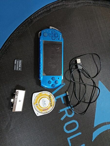SONY PSP-3000 本体 付属品あり(ワンセグチューナー、MGSピースウォーカー付き)