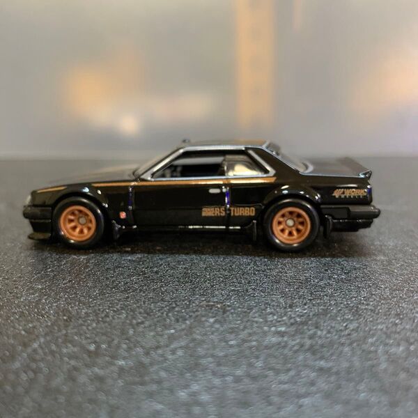836 美品 スカイライン 2000 RS ターボ 1/64スケール ダイキャスト ミニカー