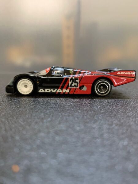 841 美品 ポルシェ 962 1/64スケール ダイキャスト ミニカー アドバンカラー