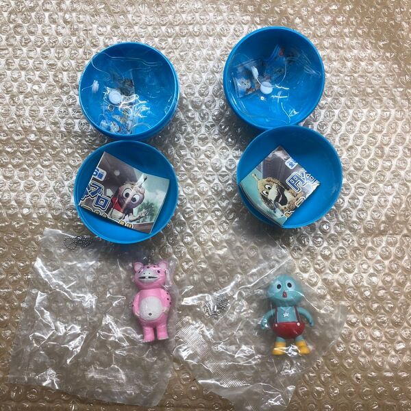 16. 円谷プロ キャラクターズソフビ ボールチェーンマスコット 2種類