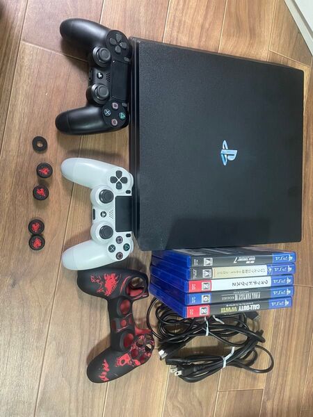 PlayStation4 Pro ジェット・ブラック 1TB コントローラー2個、コントローラースキンカバー 4個の親指グリップ