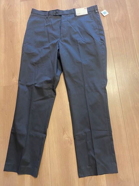 値下 新品 ユニクロ ドライノータックパンツ ダークグレー 未使用