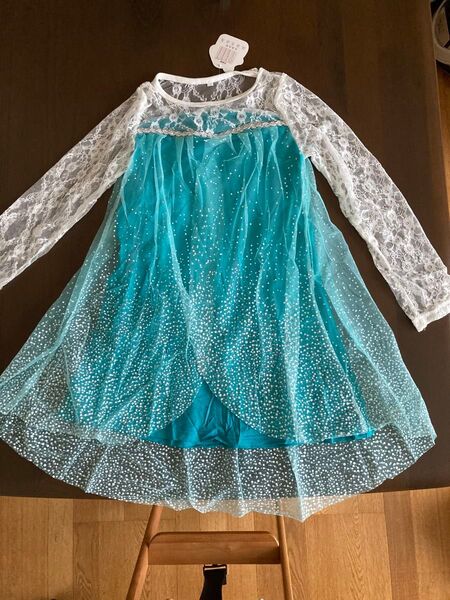 アナと雪の女王風のエルサのコスプレ用ドレスです。