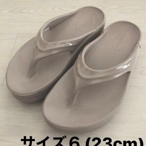最終価格【美品】ウーフォス 厚底タイプ ウーメガ OOFOS Oomega サイズ6/23cm