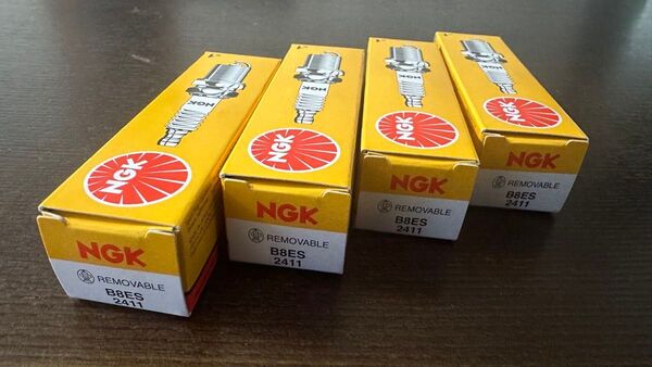 NGKプラグ B8ES 4本セット