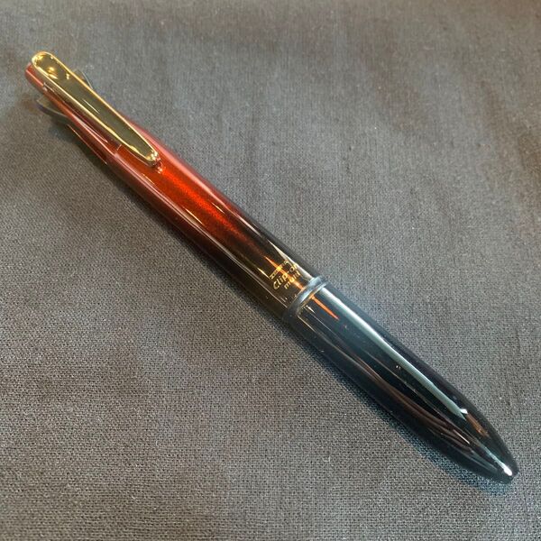 ゼブラ クリップ-オン マルチ3000 多機能ボールペン エレガントレッド 4色0.7mm+シャープ0.5mm B4SA6-ER