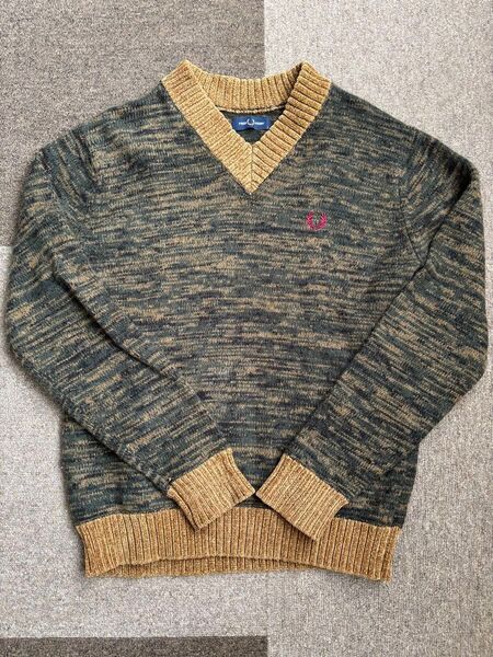フレッドペリー FRED PERRY ニット カーキ ワンポイントロゴ